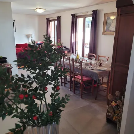 La Jolie Vue Et La Maison De La Tour- Cordes-sur-ciel *