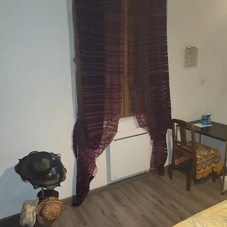 La Jolie Vue Et La Maison De La Tour- Cordes-sur-ciel