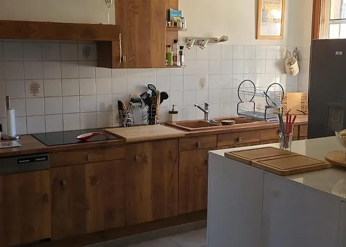 La Jolie Vue Et La Maison De La Tour- Cordes-sur-ciel *