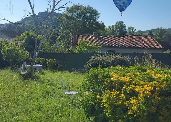 La Jolie Vue Et La Maison De La Tour- Cordes-sur-ciel Les Cabannes (Tarn)