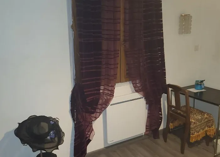 La Jolie Vue Et La Maison De La Tour- Cordes-sur-ciel