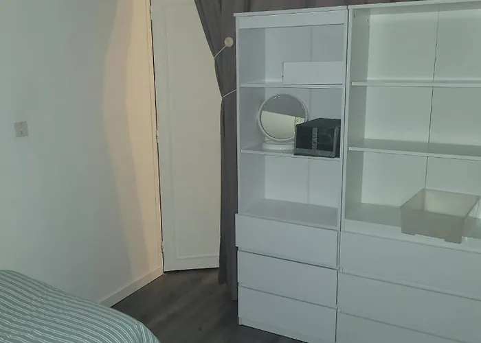 La Jolie Vue Et La Maison De La Tour- Cordes-sur-ciel